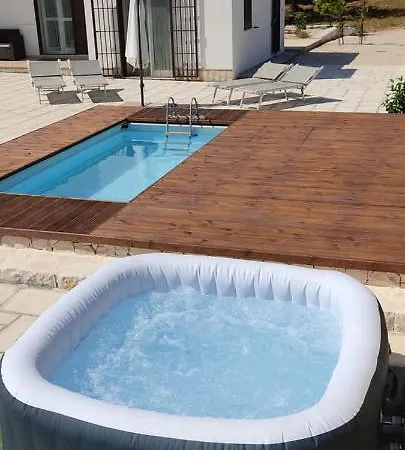 Trullo Il Noce..holiday Villa San Vito dei Normanni
